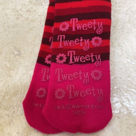 VINTAGE NEW WITH TAGS LOONEY TUNES TWEETY BIRD SLIPPER SOX - Picture 6 of 6